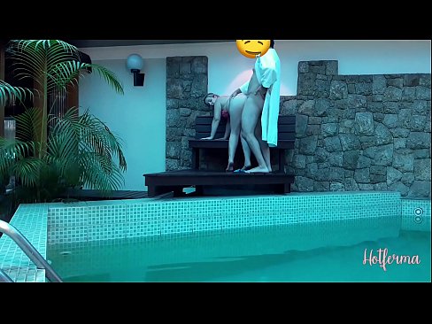 ❤️ Boss neskamea igerilekura gonbidatzen du, baina ezin izan dio beroari eutsi ️❌ Porno fb %eu.oldsex.ruan ❌